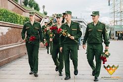 Курсанты ТВВИКУ пригласили Тюменок на АРМИ-2017