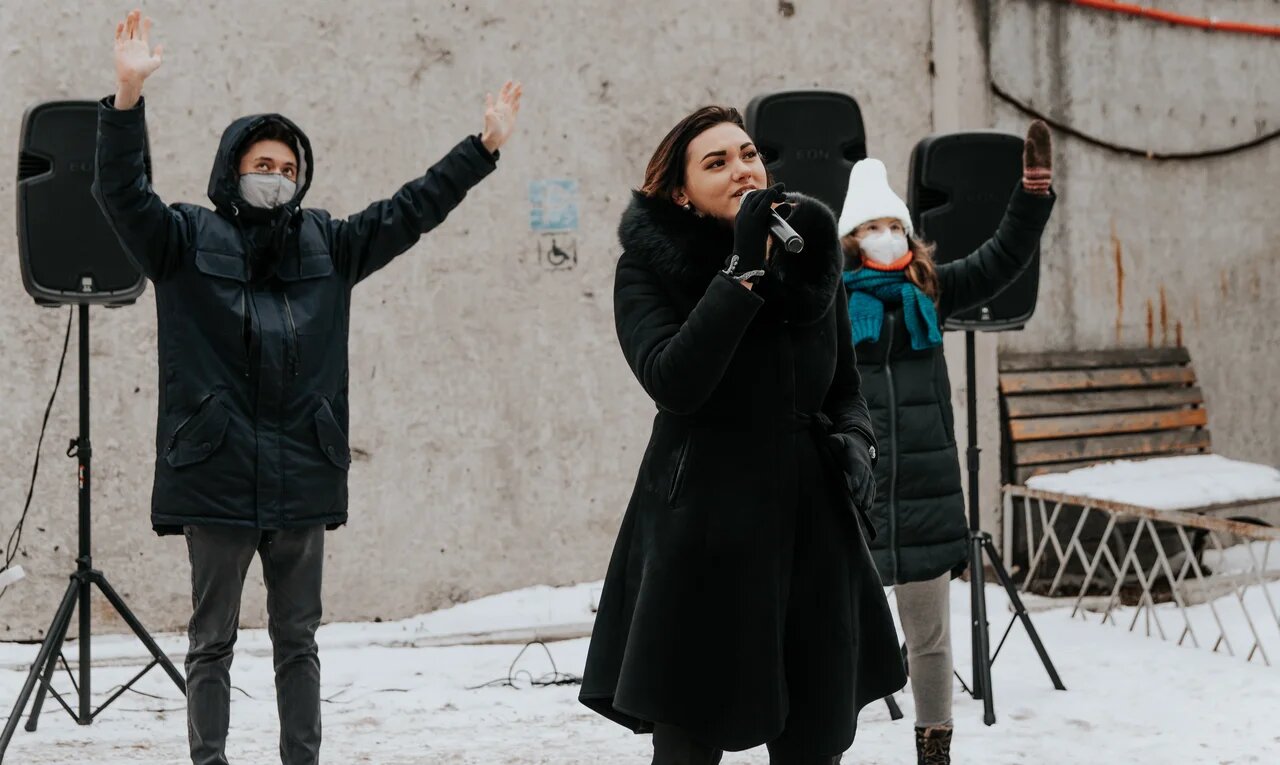 Музыканты устроили концерт под окнами моногоспиталя