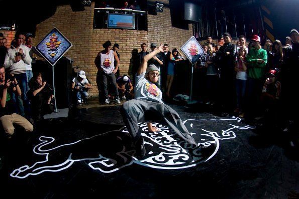 Бразильский b-boy научит брейк-дансу Бразильский b-boy научит брейк-дансу