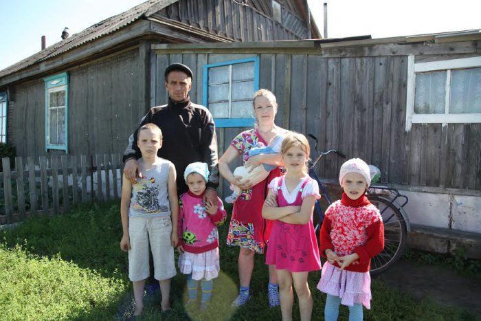 В селе Окунево достраивают дом для молодой семьи с пятью детьми В селе Окунево достраивают дом для молодой семьи с пятью детьми