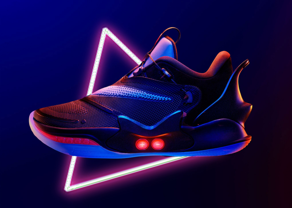 Теперь и в магазинах: Nike начала продажу новой модели «умных» кроссовок Теперь и в магазинах: Nike начала продажу новой модели «умных» кроссовок