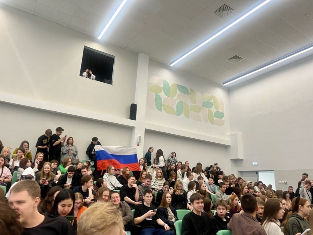 Глава Лиги безопасного интернета встретилась с тюменскими школьниками школьники2у3к46н5756н432.jpg