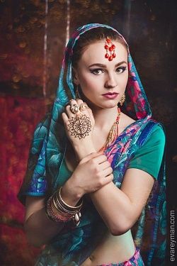 Фотосессия участниц "Королева ТюмГАСУ" в индийском стиле