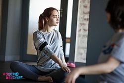 Я верю в будущее Girl power: урок йоги в школе «Мудра»