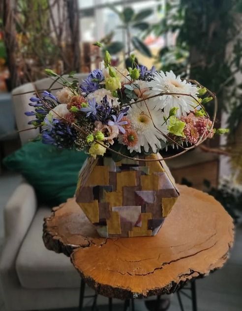 Авторские букеты и экзотические цветы: где в Тюмени купить подарок к 8 марта 